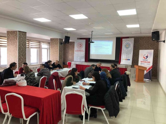 24 Günde 164 Mesleki Okul Öğretmenine Eğitim Verildi