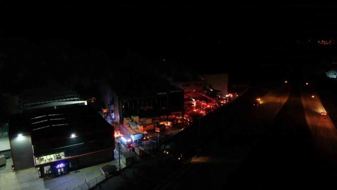 Bursa’daki Fabrika Yangınına 25 Araç 80 Personel Müdahale Ediyor