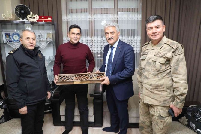 Vali, Emniyet Müdürü Ve Jandarma Komutanından Gaziye Ziyaret