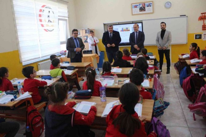 Bağımlılıkla Mücadele İllüzyon Gösterisi İle Anlatıldı