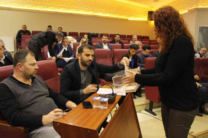 Yalova Belediye Meclisi’nde Denetim Komisyonu Seçimi
