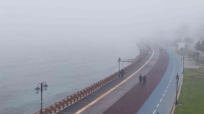 Göz Gözü Görmüyor: Sis Şehri Kapladı