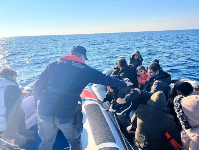 Yunanistan’ın Türk Kara Sularına İttiği 113 Düzensiz Göçmen Kurtarıldı