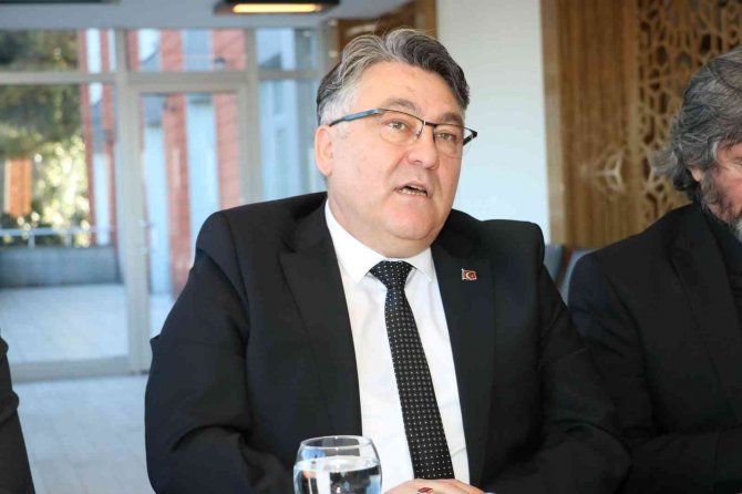 Üniversite Öğrencilerine Psikolojik Ve Maddi Destek