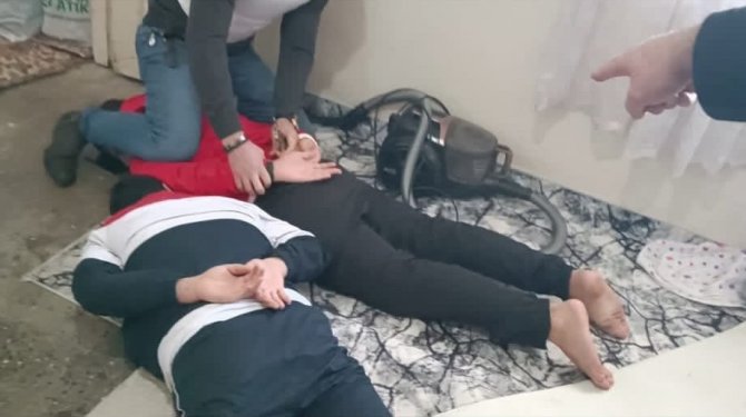 Filmleri Aratmayan Operasyon: 6 Kişi Polisle Çatıştı, İki Cinayetten Aranan Şahıs Vurularak Yakalandı