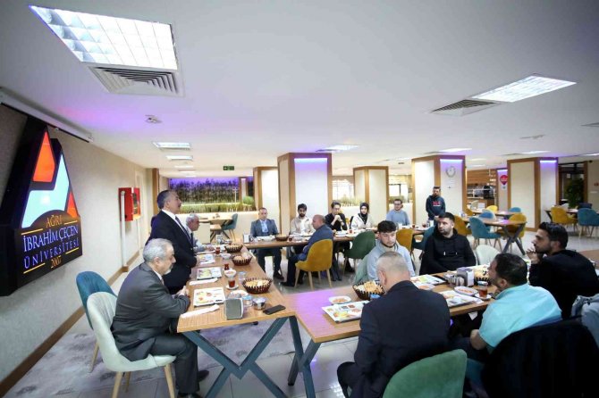 Ai̇çü Rektörü Prof. Dr. Karabulut Öğrenci Konseyi Temsilcileri İle Bir Araya Geldi