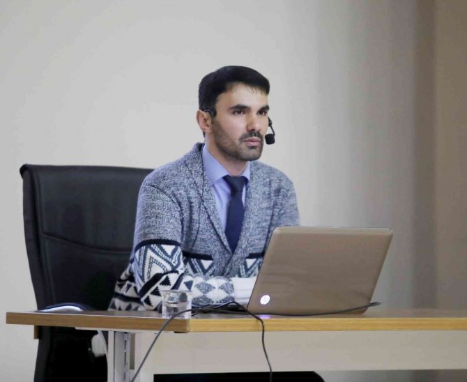 Ai̇çü’de “Work And Travel Programı Ve Amerika’da İ̇ş Fırsatları” Semineri Düzenlendi
