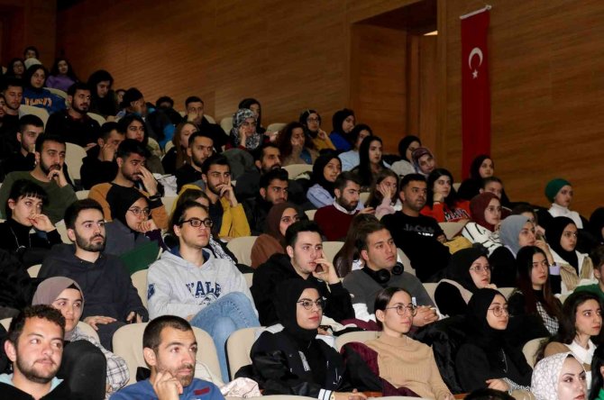 Ai̇çü’de “Work And Travel Programı Ve Amerika’da İ̇ş Fırsatları” Semineri Düzenlendi