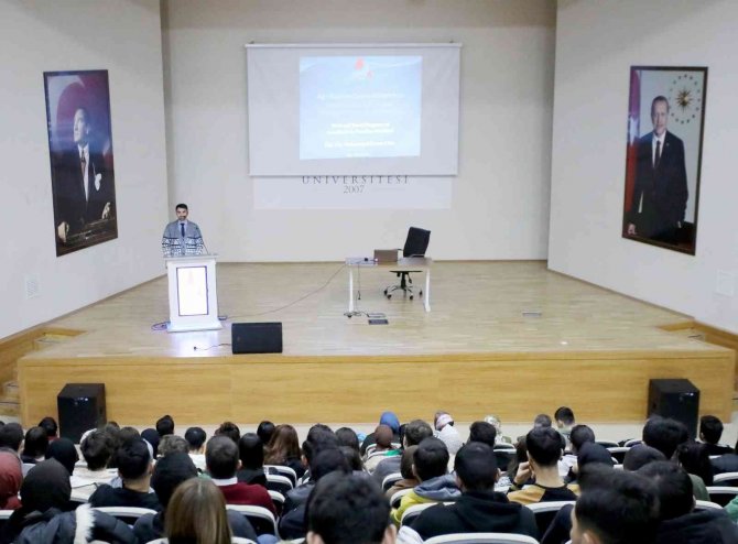 Ai̇çü’de “Work And Travel Programı Ve Amerika’da İ̇ş Fırsatları” Semineri Düzenlendi