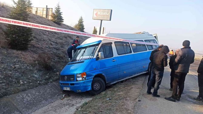 Başkent’te İki Servis Aracı Çarpıştı: 2’si Ağır 25 Yaralı