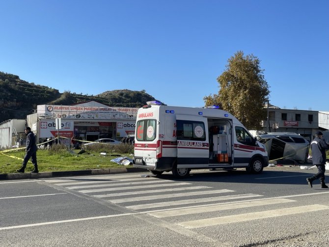 Kamyonetin Çarptığı Otomobilin Sürücüsü, Aracından Fırlayarak Hayatını Kaybetti