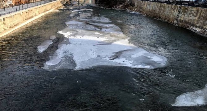 Bayburt’ta Çoruh Nehri Kısmi Buz Tuttu