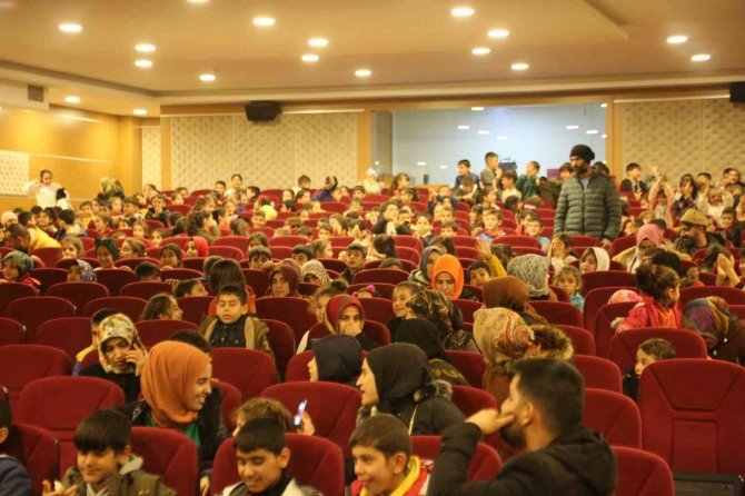 Bingöl’de Bin 300 Öğrenciye Giyim Yardımı