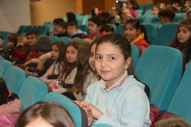 “Kostüm Odası” Seyircisiyle Buluşmaya Devam Ediyor
