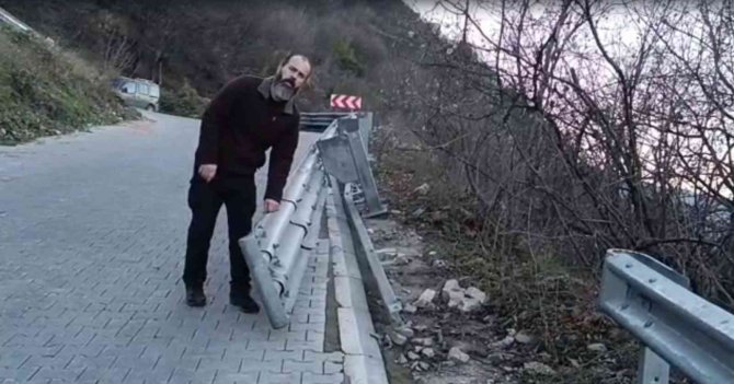 Yok Artık...uçurumun Kenarındaki Demir Bariyerleri Çaldılar