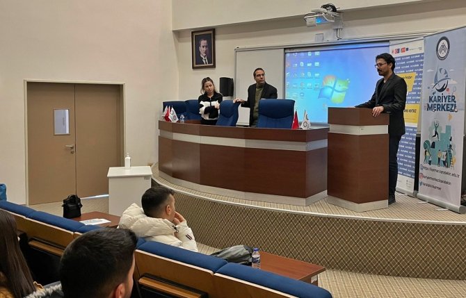 Üniversite Öğrencilerine Uluslararası Staj İmkanları Anlatıldı