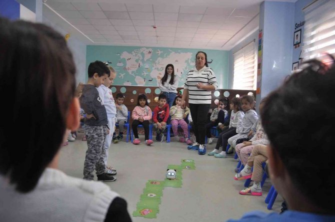 Çukurova Belediyesi Robotik Kodlamayla Eğitiyor