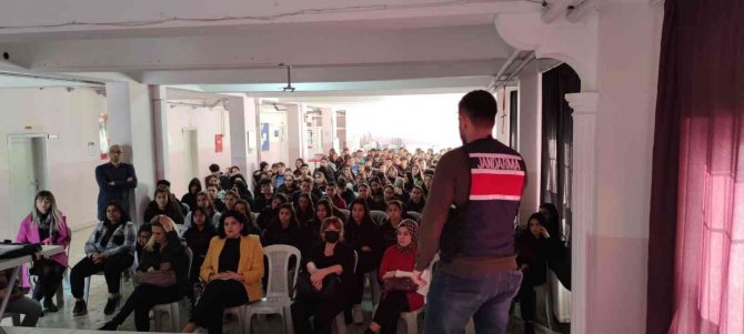 Jandarmadan Öğrencilere Siber Farkındalık Eğitimi