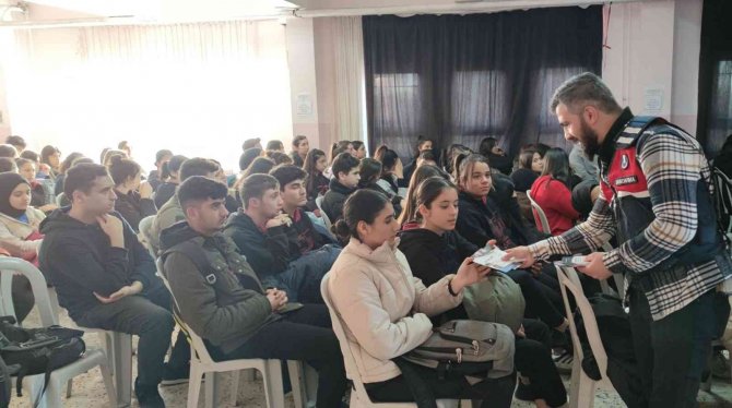 Jandarmadan Öğrencilere Siber Farkındalık Eğitimi