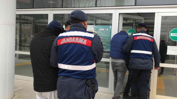 Köy Evlerini Soyan 3 Şüpheli, Jandarmanın Dikkati Sayesine Yakayı Ele Verdi