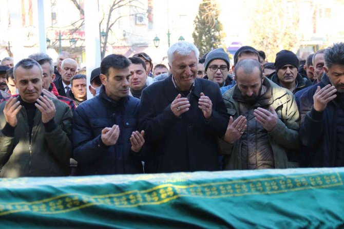 Cinayete Kurban Giden Genç, Gözyaşlarıyla Son Yolculuğuna Uğurlandı