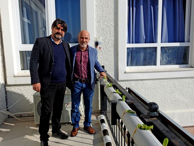 Çeşmeli Öğrenciler Topraksız Tarım Yapmaya Başladı