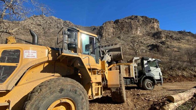 Hakkari’de Yol Onarım Ve Stabilize Çalışması Devam Ediyor