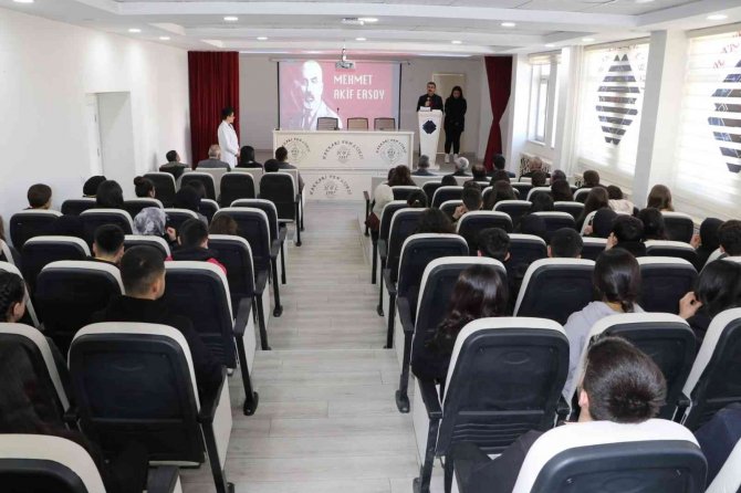 Hakkâri’nin Genç Kalemleri Akif’i Yazdı