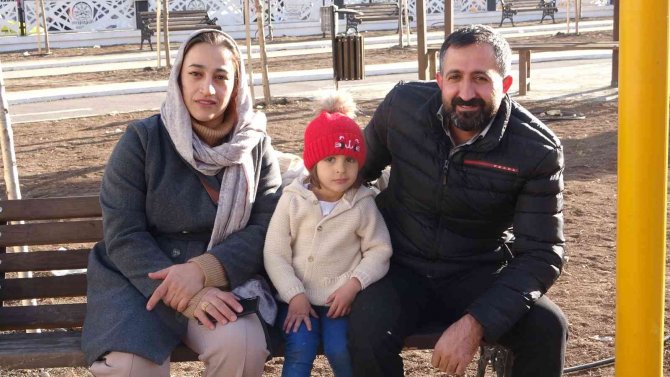 Her Sene 1 Metre Karın Olduğu Yüksekova’da Bu Sene Bahar Yaşanıyor