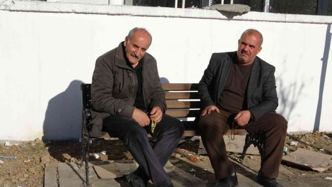 Her Sene 1 Metre Karın Olduğu Yüksekova’da Bu Sene Bahar Yaşanıyor