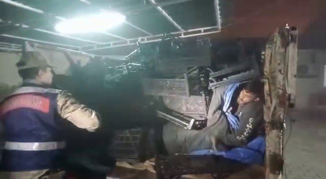 Kasaların Arasından Çıktılar: Hatay’da 23 Göçmen Ve Kaçakçı Yakalandı