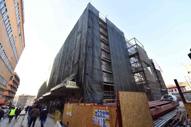 Ulus’ta Dönüşüm Sürüyor: 60 Yıllık Tarihi Anafartalar Çarşısı Yenileniyor