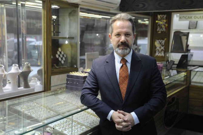 2022’de Gümüş Altını Tahtından Etti