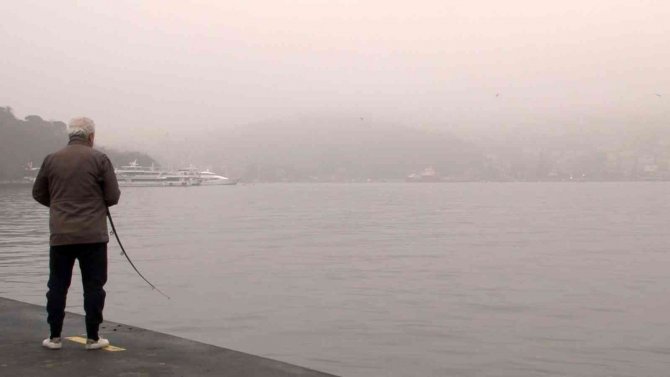 İ̇stanbul’da Sis Etkisini Sürdürüyor
