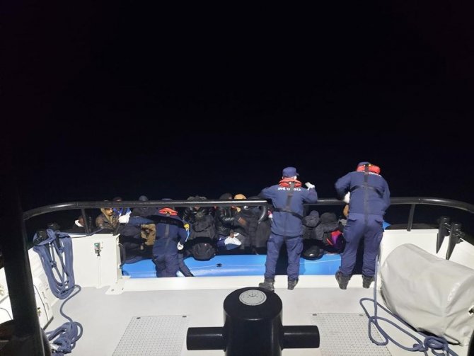 İ̇zmir Açıklarında 118 Düzensiz Göçmen Kurtarıldı
