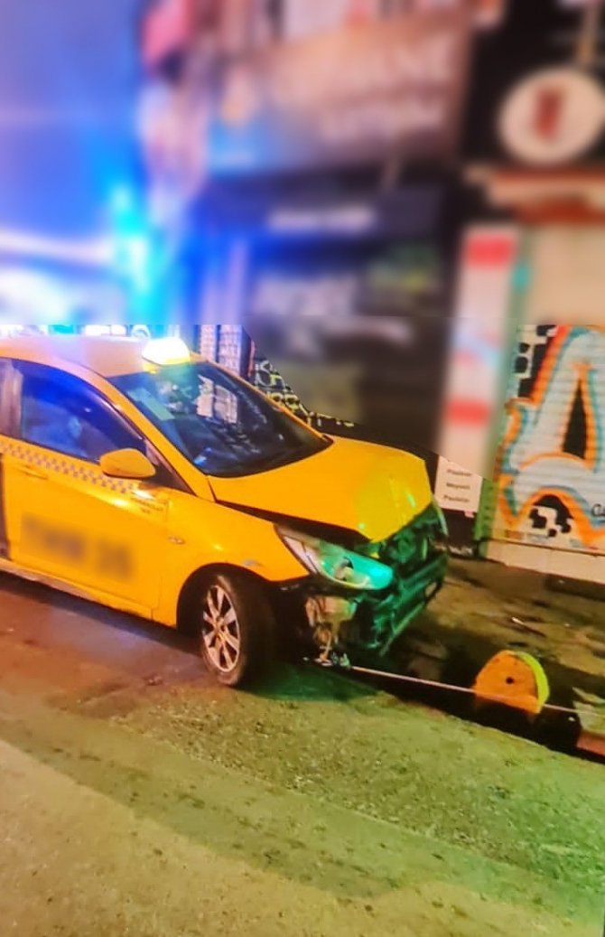 Kadıköy’de Taksici Dehşeti: İki Kadının Peşine Takıldı, Bilerek Araçlarına Çarptı