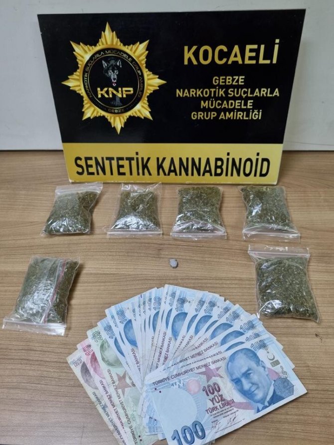 Kocaeli’de Uyuşturucu Ticareti Yapan 4 Şüpheli Tutuklandı