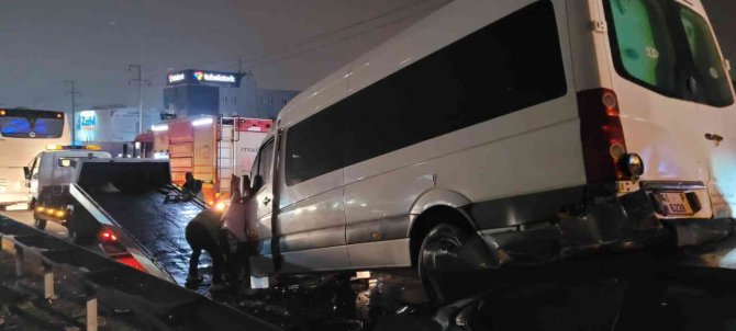 9 Araç Kazaya Karıştı, Ortalık Savaş Alanına Döndü