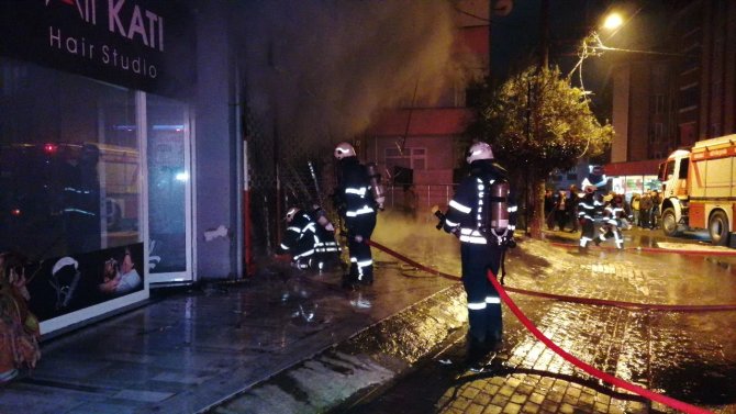 İ̇ş Yeri Bir Anda Alev Aldı
