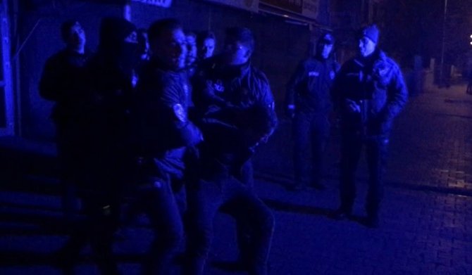 Eşini Evde Bulamadı, Av Tüfeği İle Rastgele Ateş Açtı
