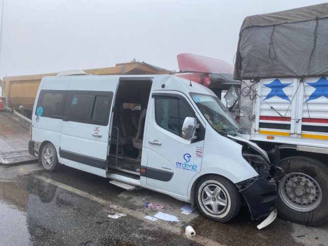 Okul Servisi Zincirleme Kazaya Karıştı: 18’i Öğrenci 19 Yaralı