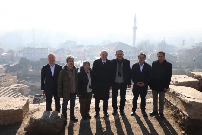 Japon Tarihçi Prusias Ad Hypium Antik Kentine Hayran Kaldı