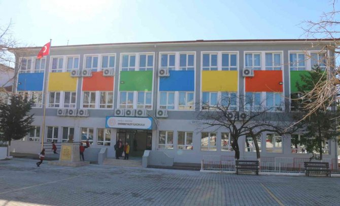 Menteşe Emirbeyazıt İ̇lkokulu Öğrencileri Yenilenen Okullarına Kavuştu