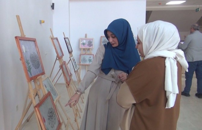 Üniversite Öğrencilerinin Ebru Ve Hat Sanatı Eserleri Büyük Beğeni Topladı