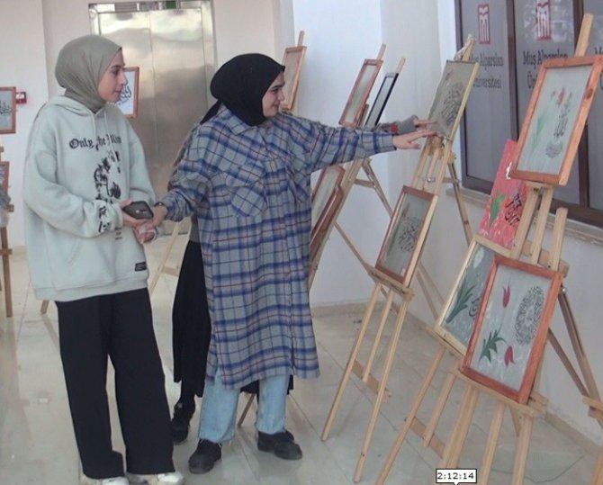 Üniversite Öğrencilerinin Ebru Ve Hat Sanatı Eserleri Büyük Beğeni Topladı
