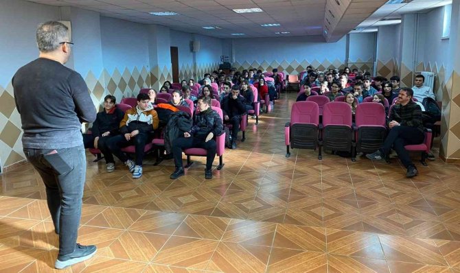 Necip Fazıl Kısakürek Anadolu Lisesinde, "Geçmişten Gelen Ses, Geleceğe Nefes" Projesi