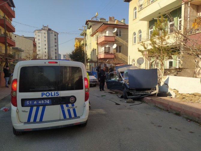 Polisten Kaçan Çocuklar Kaza Yaptı: 3 Yaralı