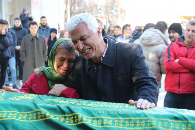 Cinayete Kurban Giden Genç, Gözyaşlarıyla Son Yolculuğuna Uğurlandı
