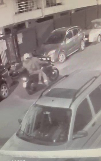 Şişli’de 20 Saniyede Motosiklet Hırsızlığı Kamerada