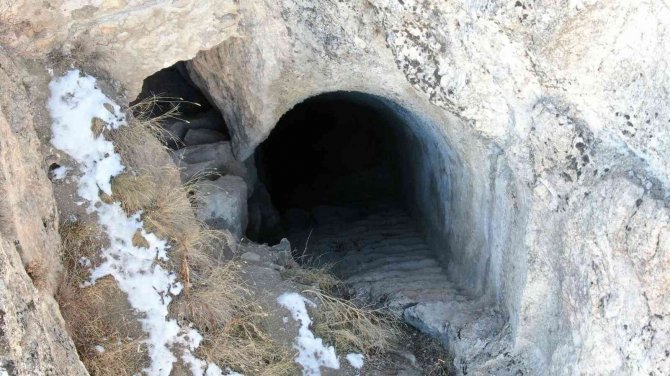 Tarihin Değişimine Şahit Oldu, Şimdiyse Definecilere Yeniliyor